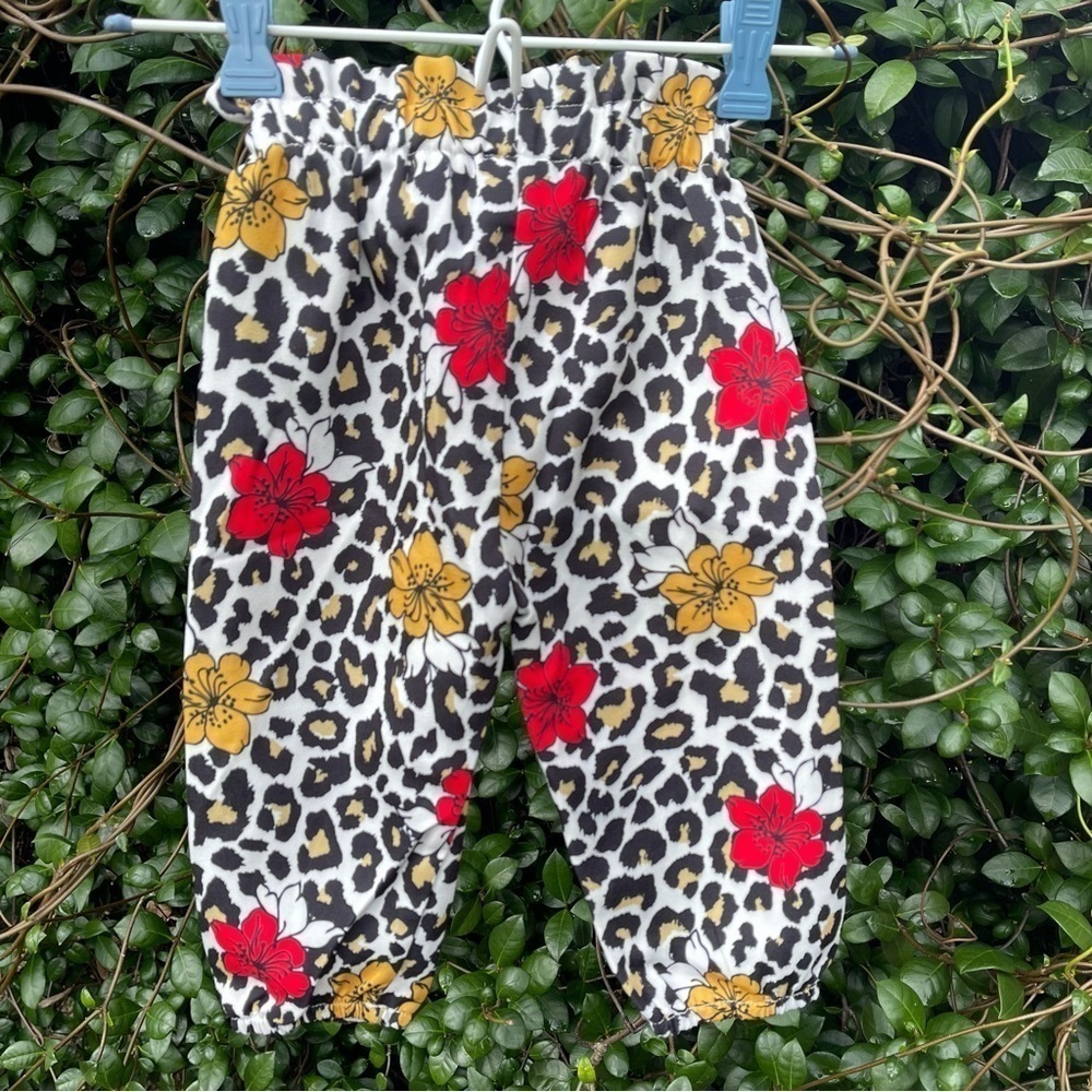 2 Piece Baby Girl Onsie/Pant Set Flutter Sleeves & Elastic Waist - Picture 6 of 9